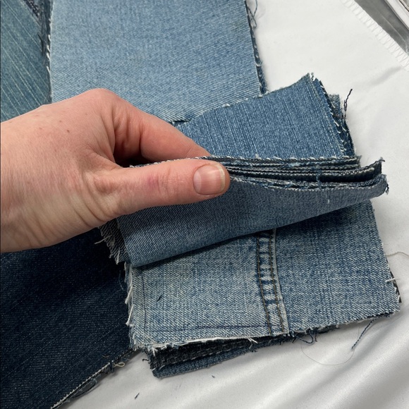 Lot of 100 5 X 5 Inch Denim Squares Crafting Quilting - Picture 3 of 6